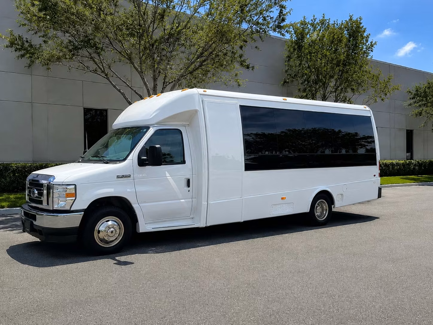 boise 20 passenger minibus rental